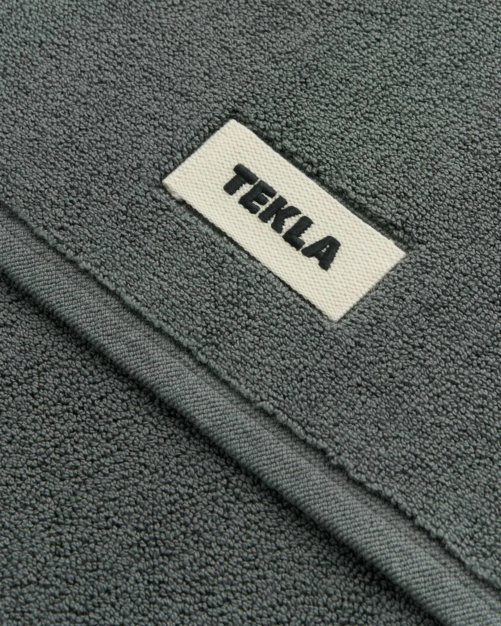 Tekla Fabrics Bath mat – solid – Charcoal Grey