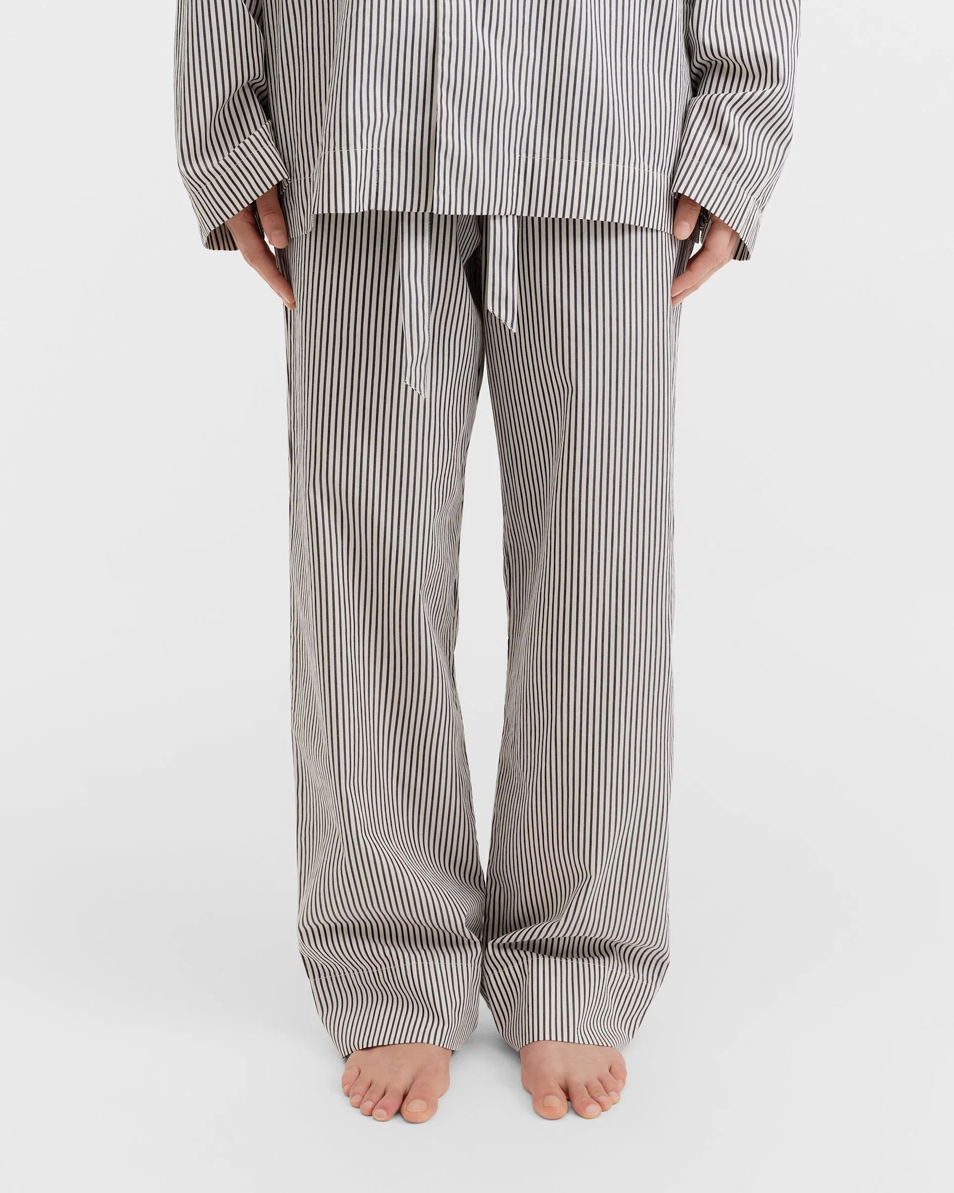 Tekla Fabrics Poplin pyjamas – Pants – Ink Black on Paper Ivory Stripes