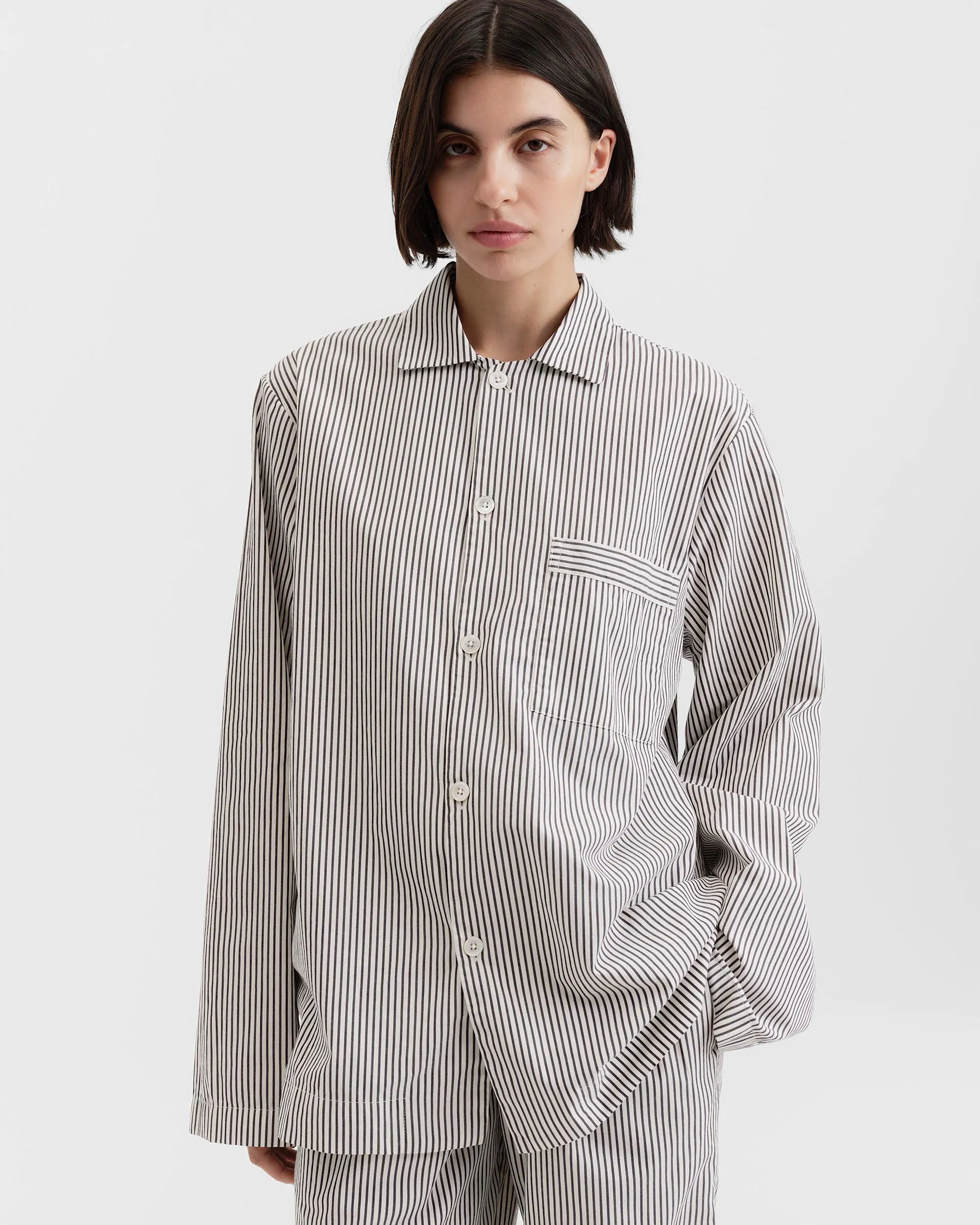 Tekla Fabrics Poplin pyjamas – long-sleeved shirt – Ink Black on Paper Ivory Stripes