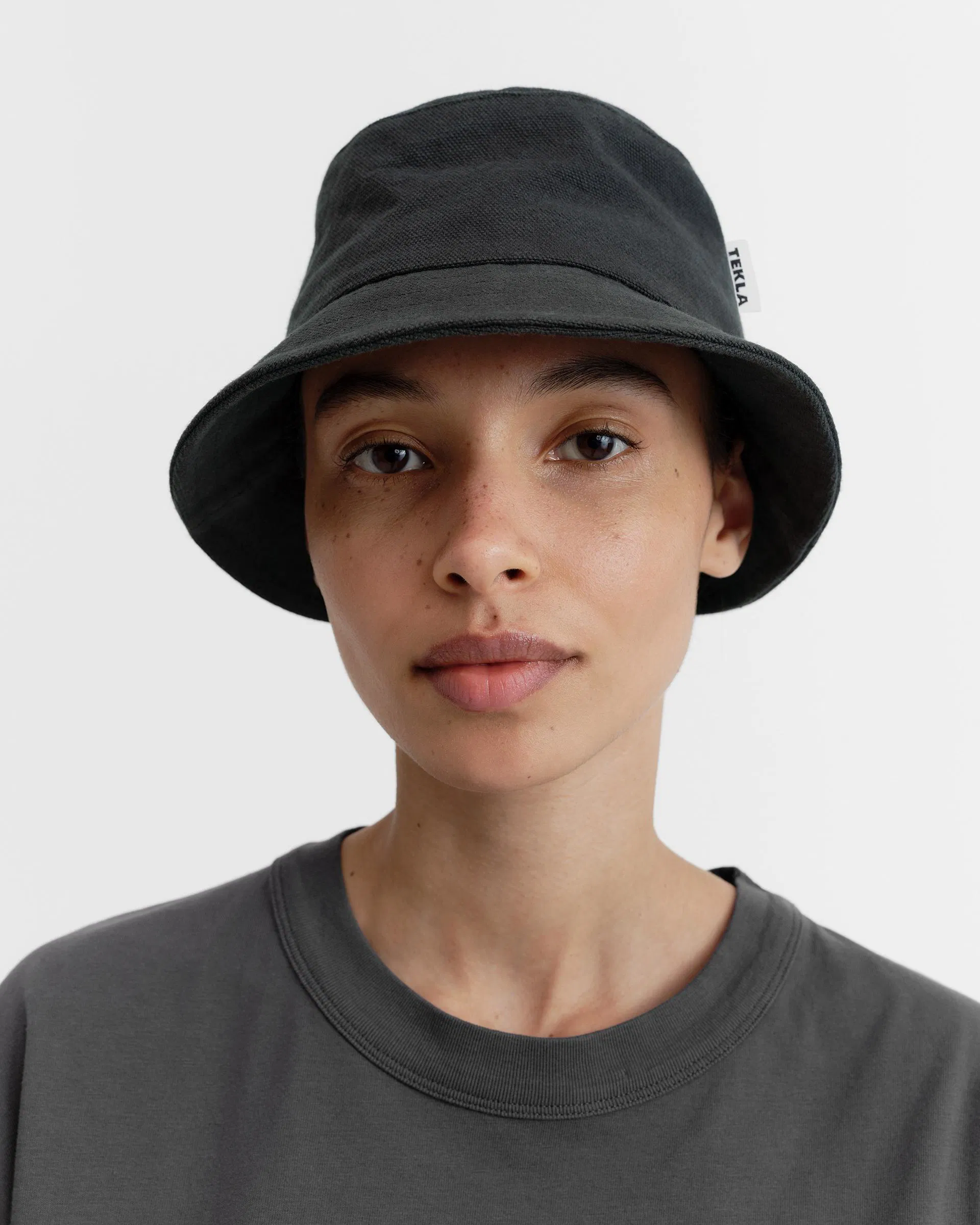 Tekla Fabrics Bucket hat – Black Sand